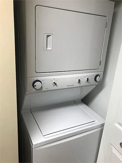 Hall Washer & Dryer