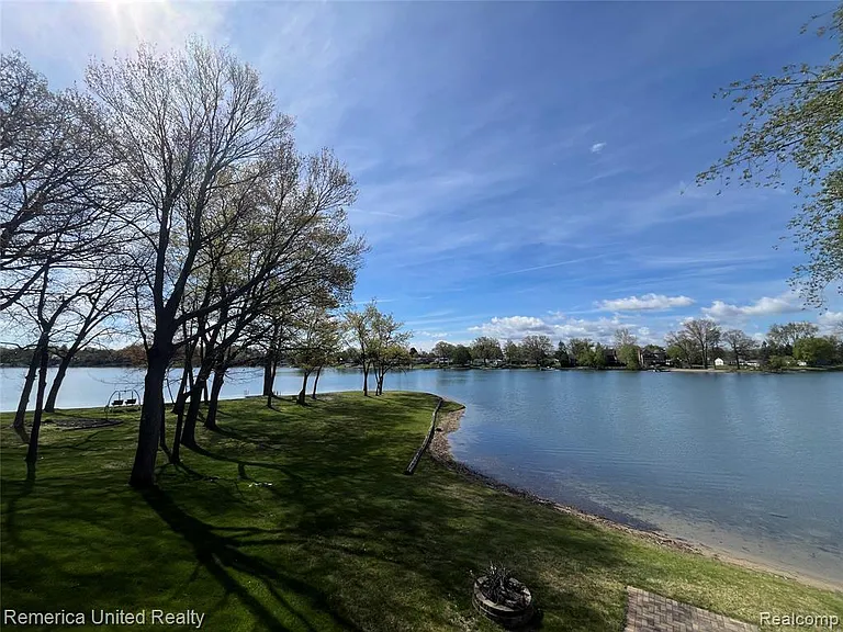 4533 Horseshoe Dr — Photo 5