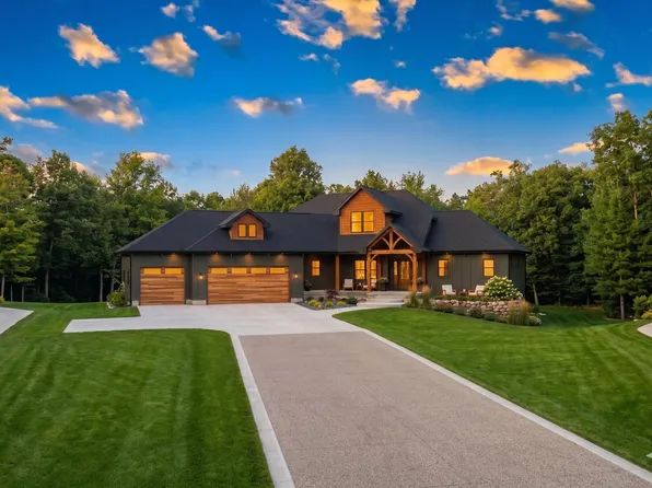 400 Sabine Dr #8, Muskegon, MI 49442