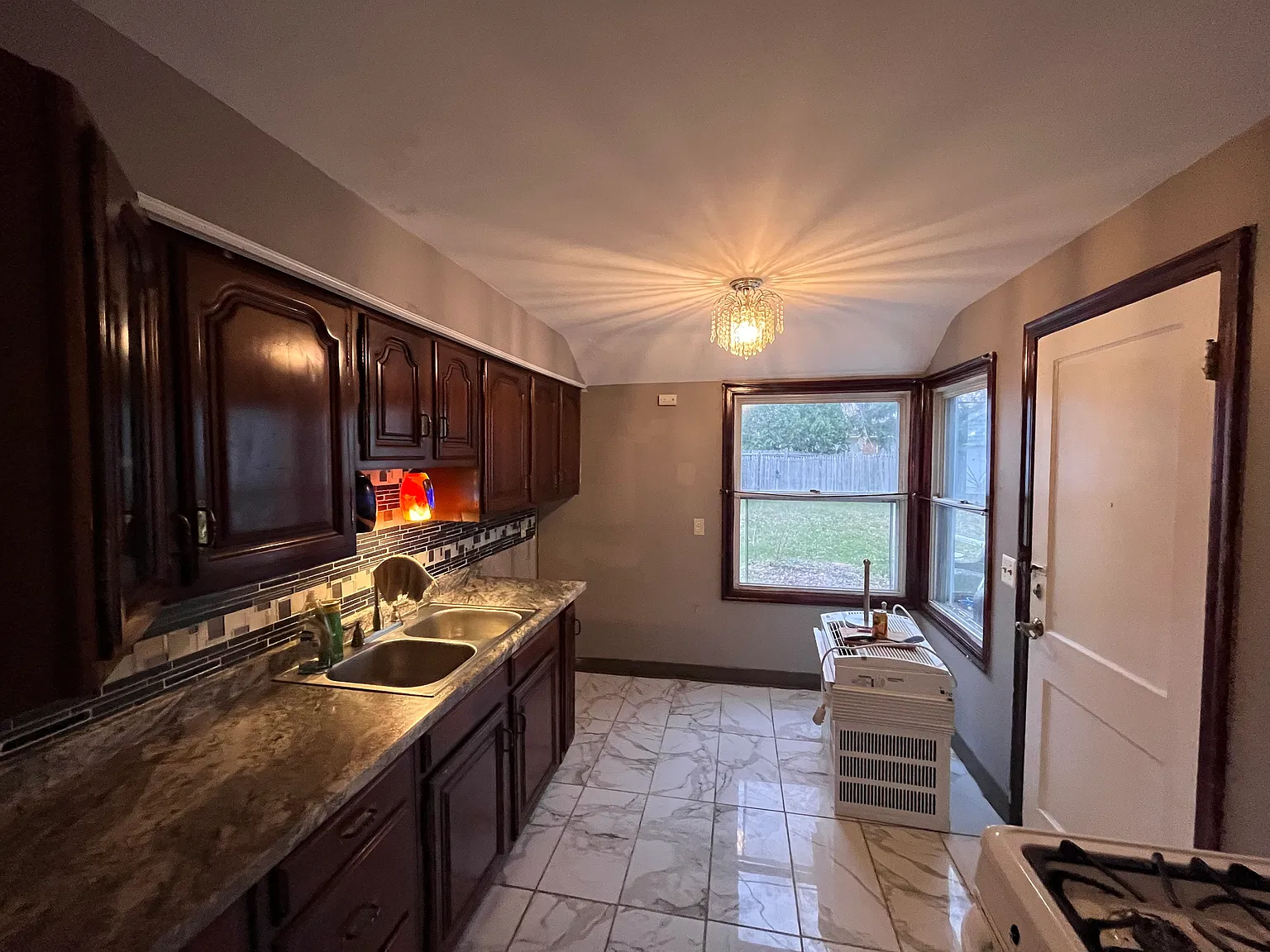 1 bed, 980 sqft, $1,050 — Photo 4