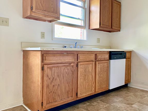 3rd image of 211 McDaniel Ave #10