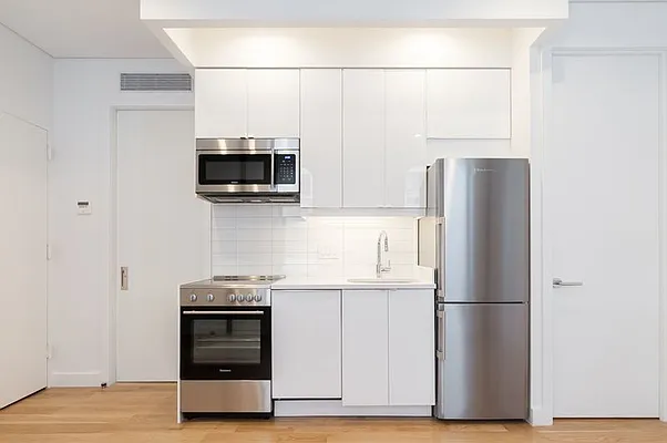 Rented by Veracity NYC LLC | media 19