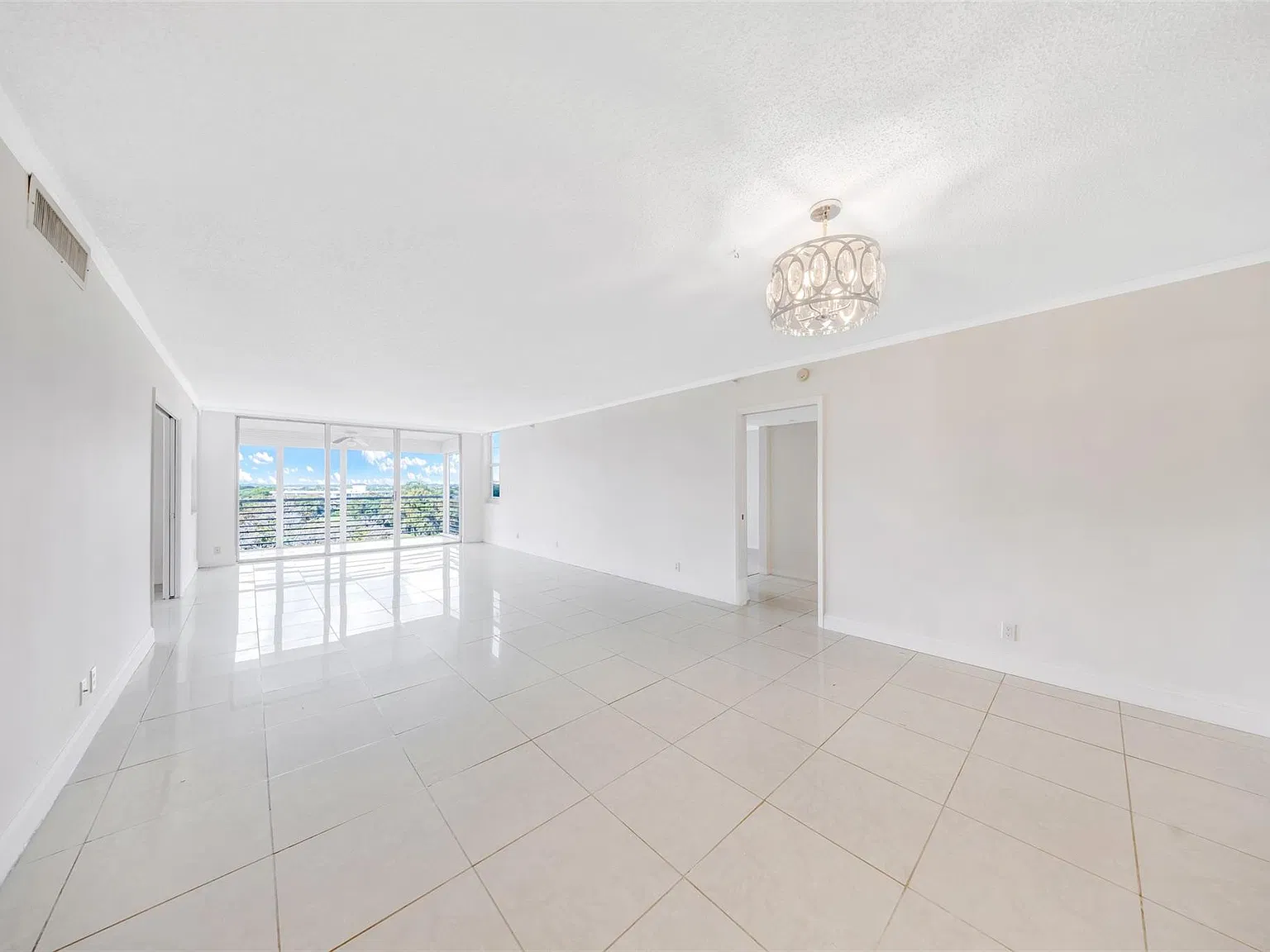 3 bed, 2.5 bath, 1620 sqft, $2,750 — Photo 2