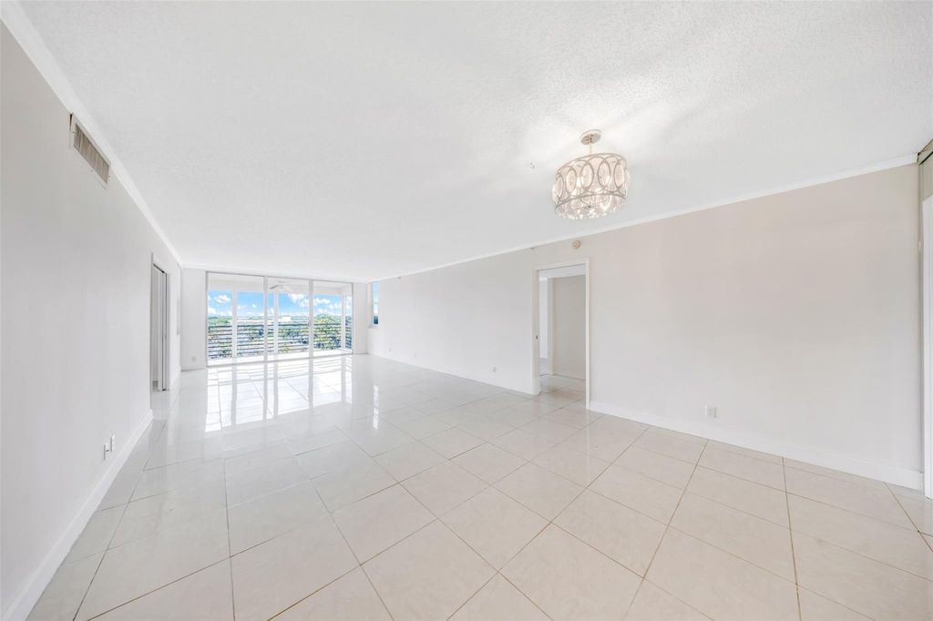 625 Oaks Dr APT 802, photo 2