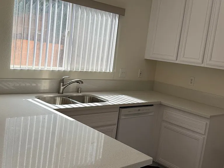 547 Hart Dr #15 — Photo 4
