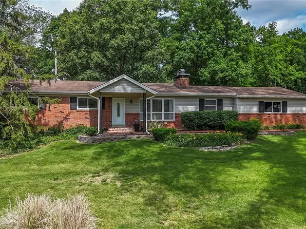 6 Fawnwood Dr, Saint Louis, MO 63128