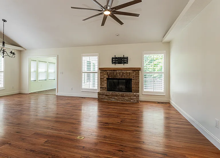 220 Konawa Ln — Photo 2