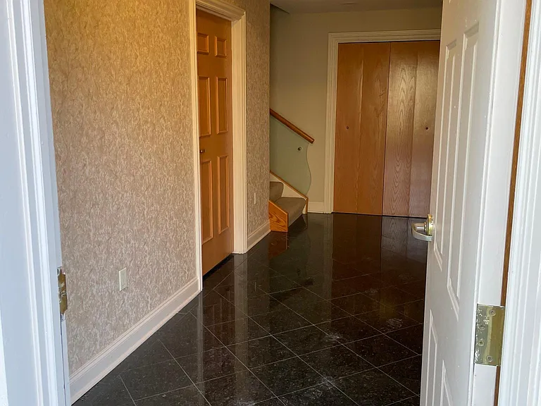 1373 Washington Pike #1 — Photo 3