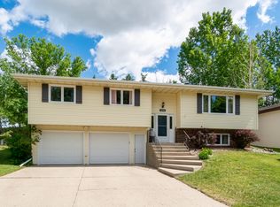 2641 Springfield St, Bismarck, ND 58503