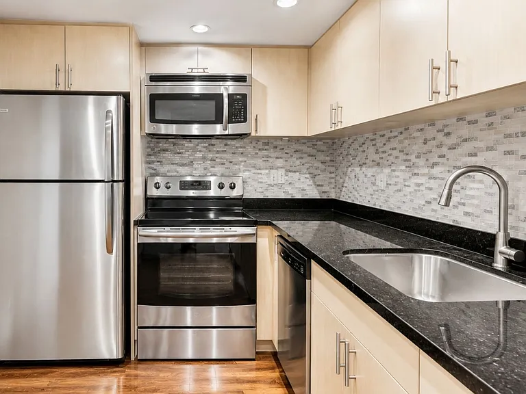 1000 West Ave #807 — Photo 5