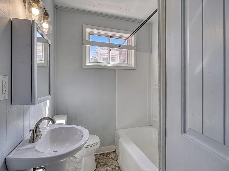 645 Camp St — Photo 13