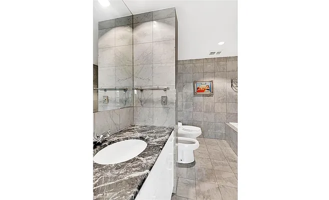 Sold by Engel & Völkers New York City | media 19