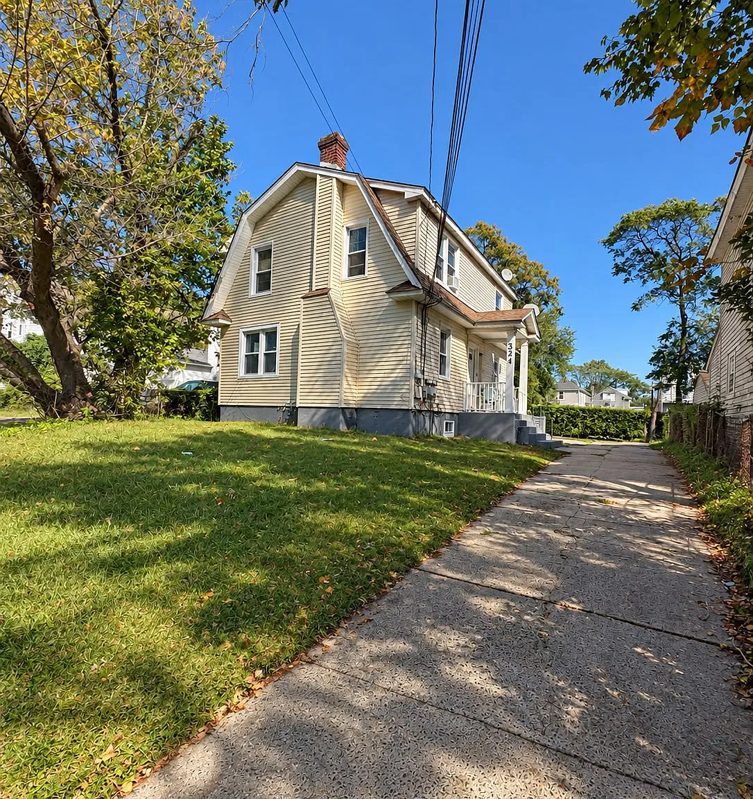 3 bed, $2,800 — Photo 1