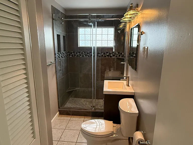 40 L St — Photo 11