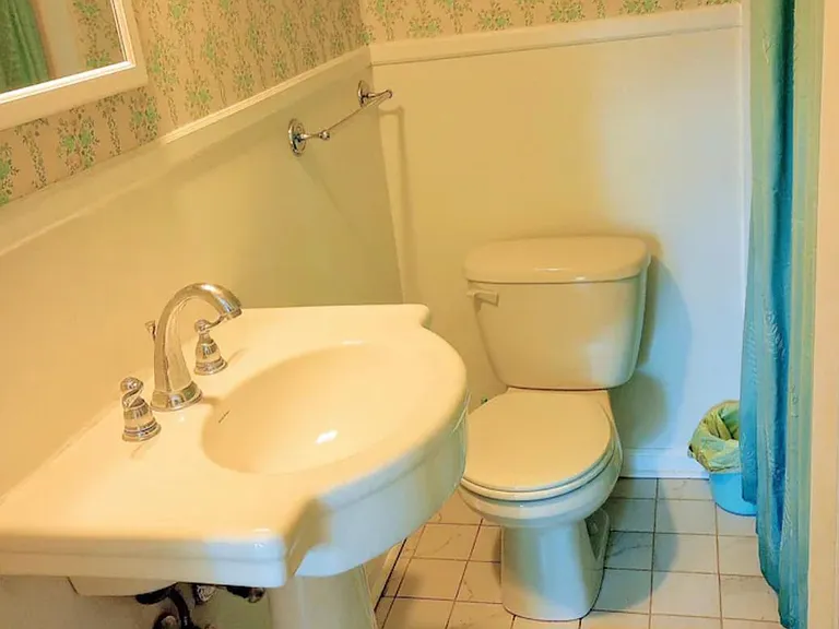 105 Elm St — Photo 46