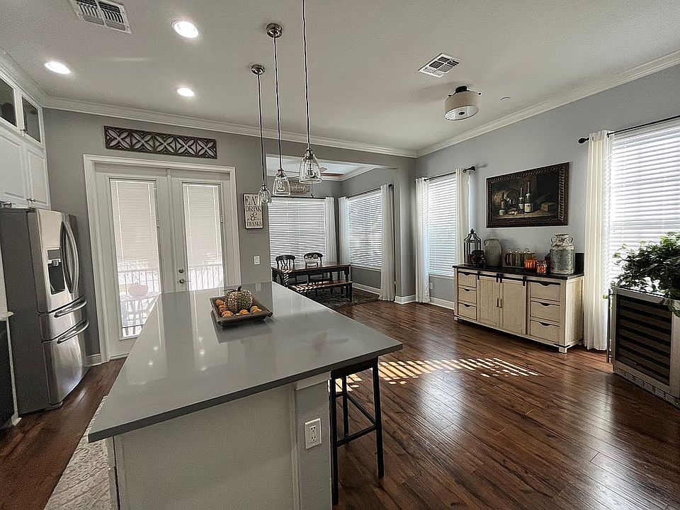 1st image of 900 Lobelia Dr