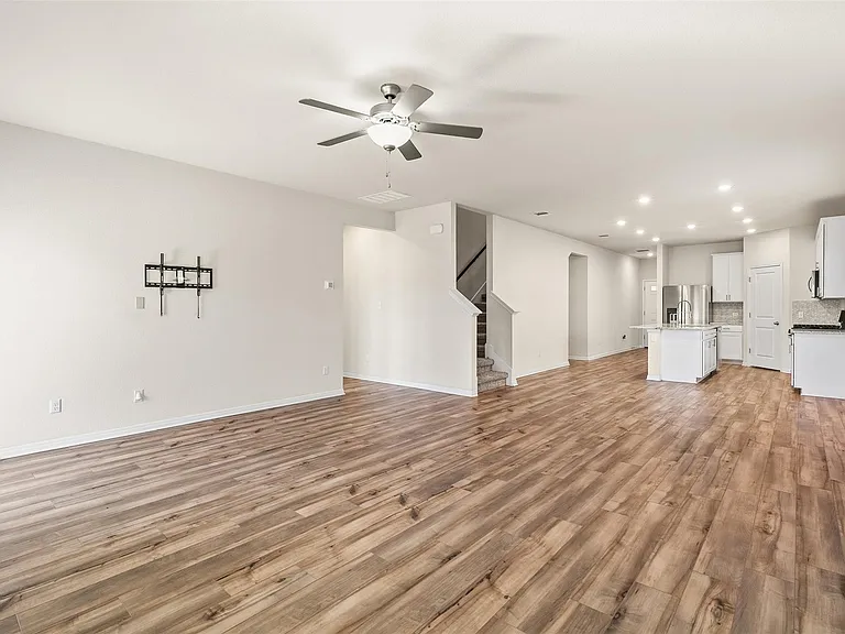 520 Loriner Way — Photo 15