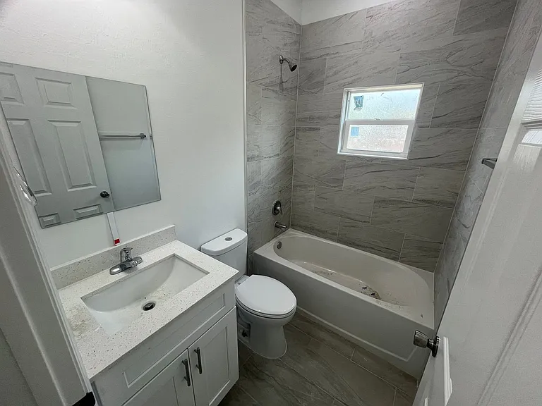 2513 22nd St W — Photo 9