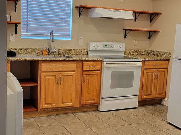 4th image of 32 Ormond Ave #1