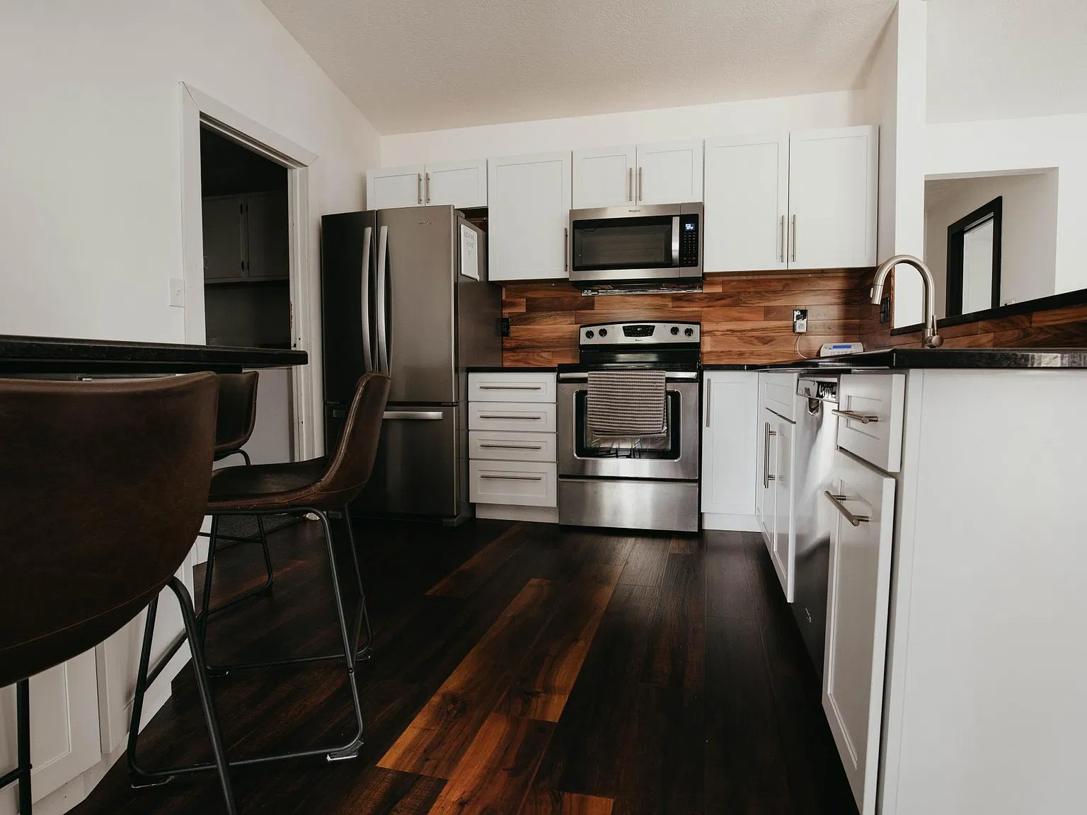 3 bed, 1206 sqft, $2,300 — Photo 2