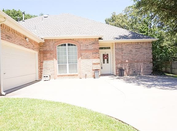 3rd image of 1308 Arbors Ct