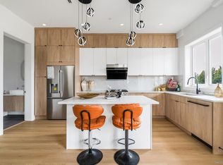 2124 Renfrew St #1, Vancouver, BC V5M 3J5