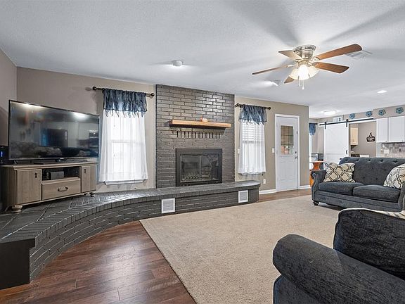 3rd image of 501 Ruidosa St