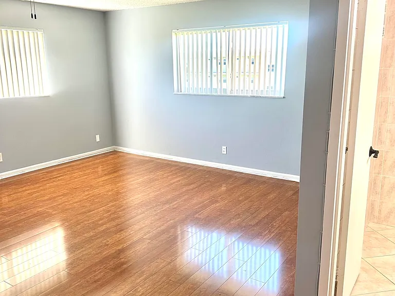 2600 NE 1st Ln #418 — Photo 7