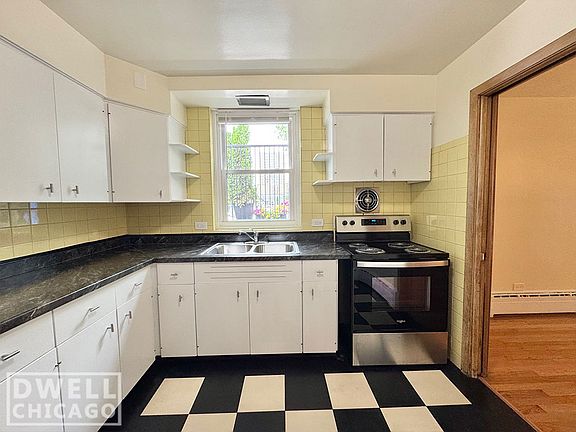 5th image of 717 W Buena Ave #3