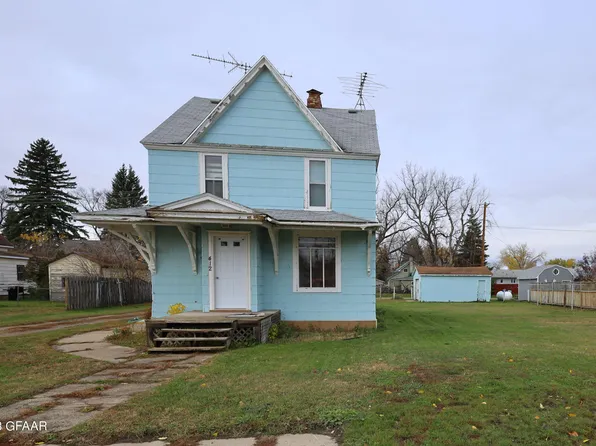 412 Booth Ave, Larimore, ND 58251