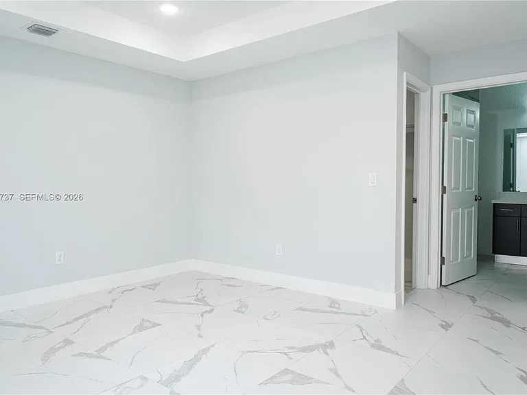 2522 NW 9th Pl — Photo 15