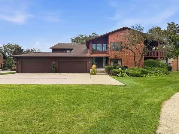 3105 Toulon Dr, Northbrook, IL 60062