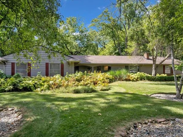 144 W Maryknoll Rd, Rochester Hills, MI 48309