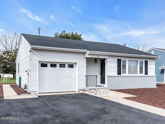 3rd image of 1 Hampshire Road