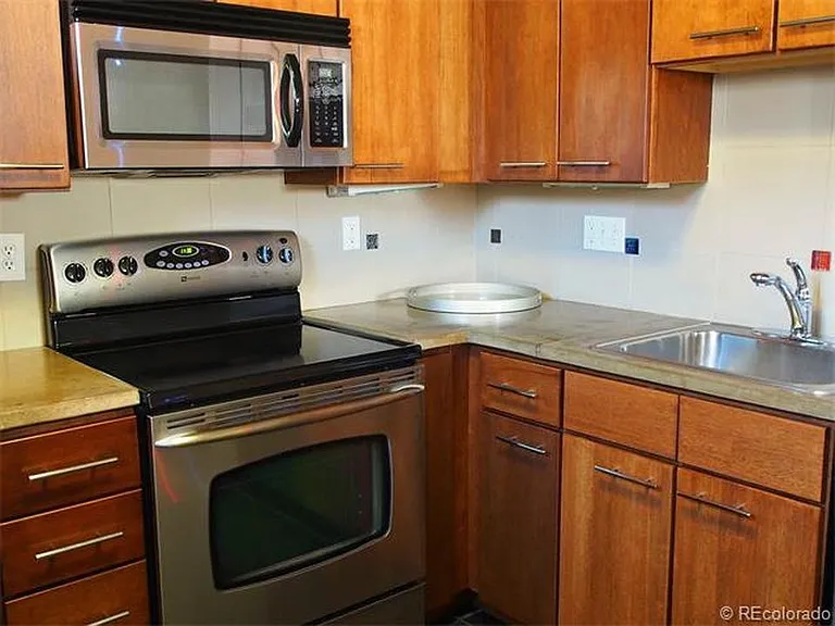 Stainless steel appliances + dishwasher!