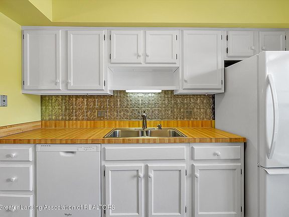 4th image of 1865 Burrwood Cir