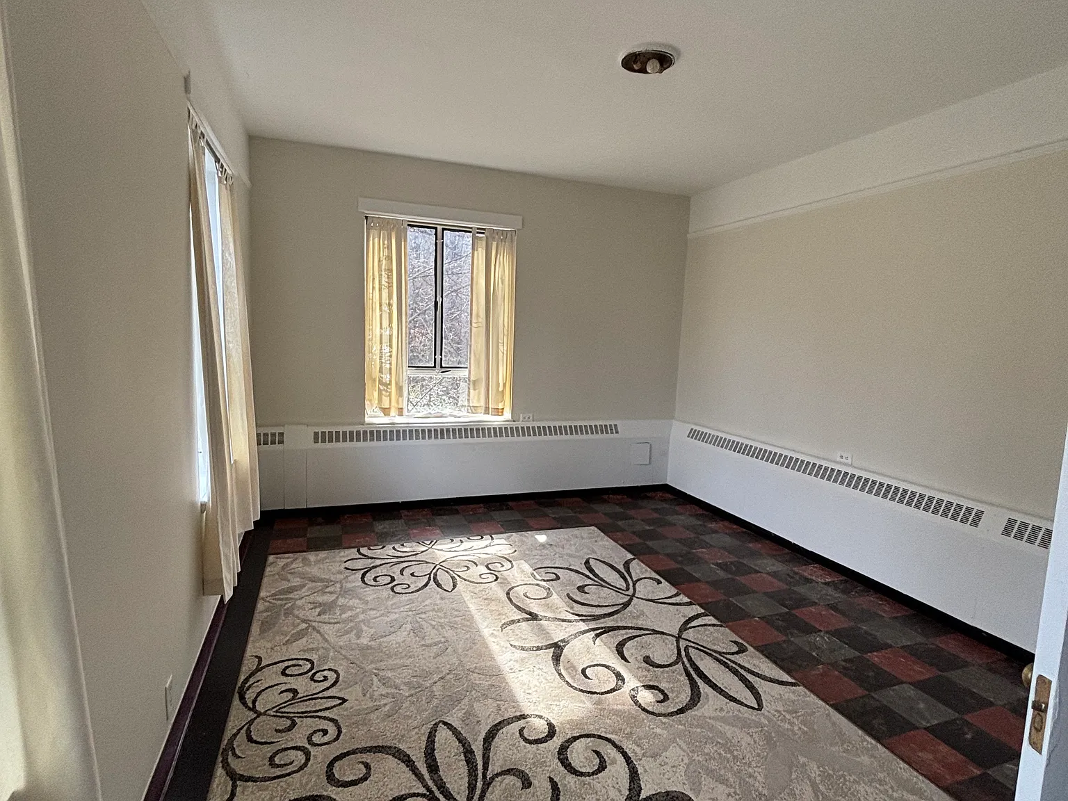 1115 Reservoir St — Photo 4