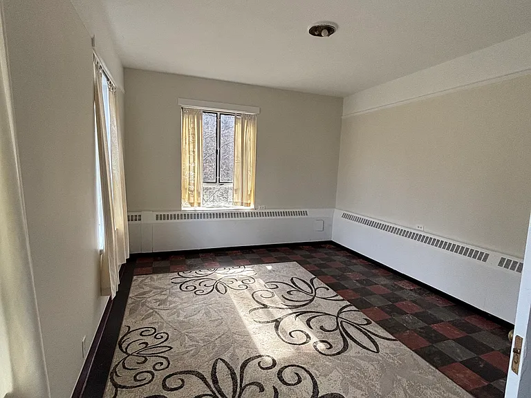 1115 Reservoir St — Photo 4