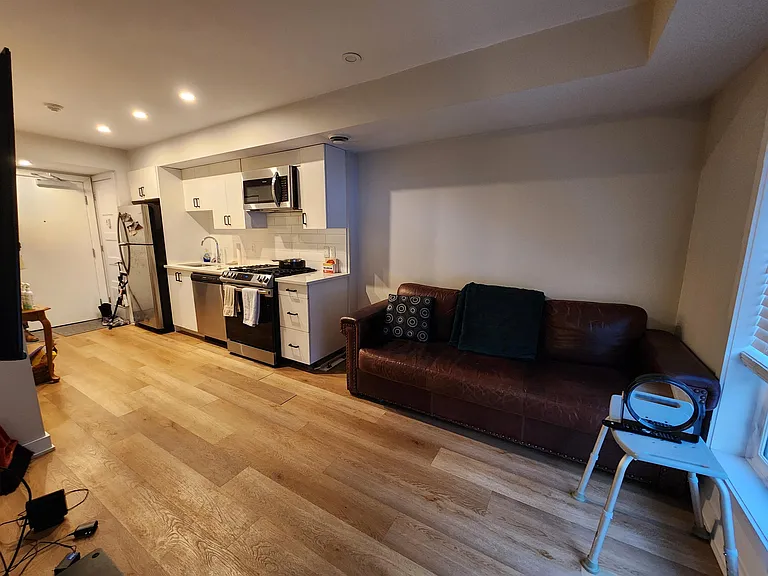 689 Churchill Ave N #202 — Photo 13