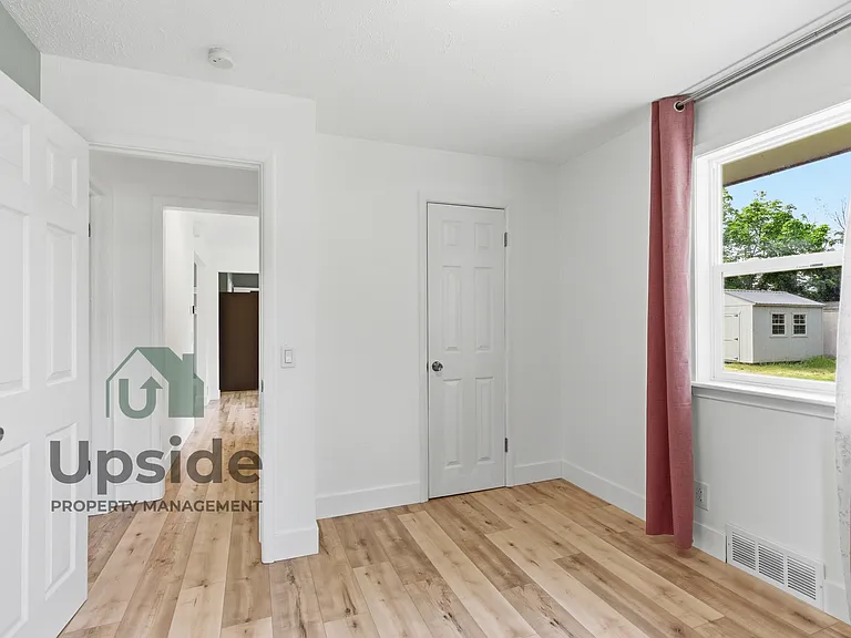 8719 E Valleyway Ave — Photo 12