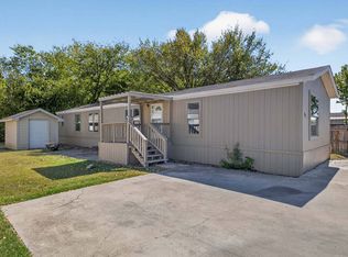 421 Sandy Bass Ln, Newark, TX 76071