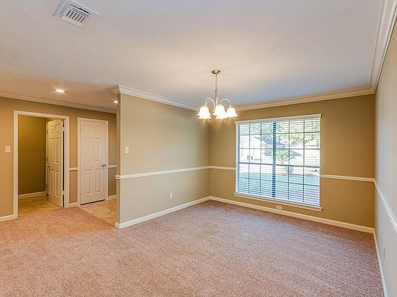 4th image of 402 Coral Lilly Dr