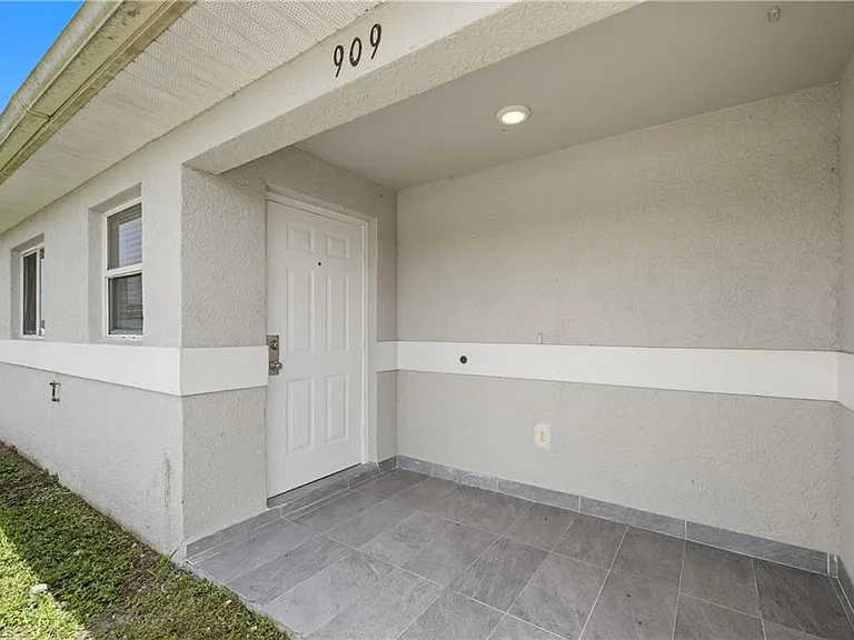 909 Jaguar Blvd — Photo 4