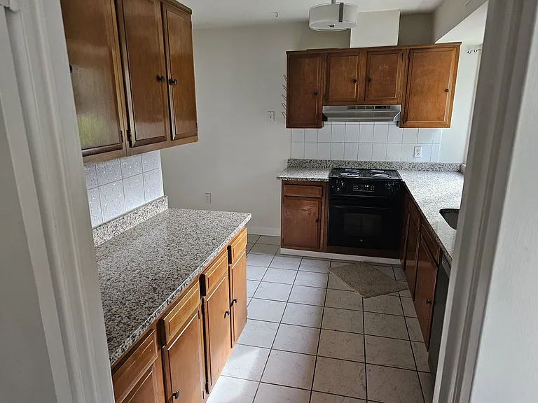 Wainwright Dr — Photo 3
