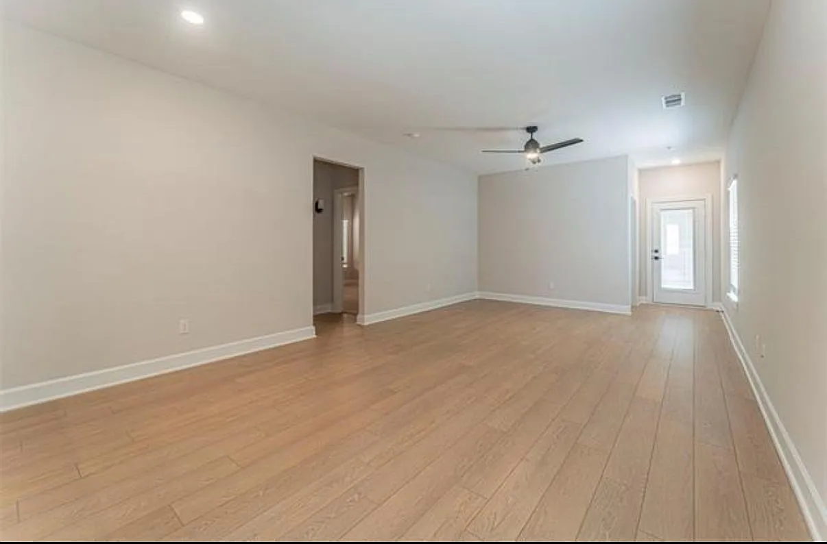 3 bed, 1401 sqft, $1,825 — Photo 4