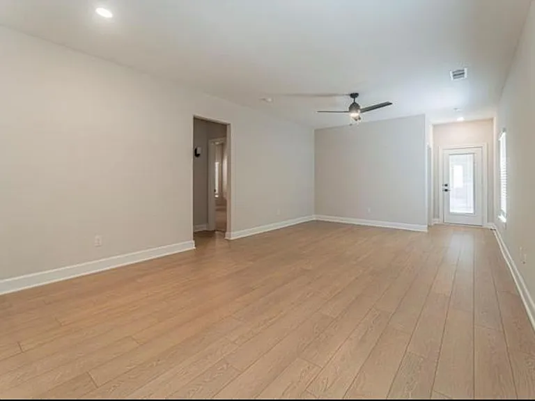 1204 Witherspoon Ln — Photo 4