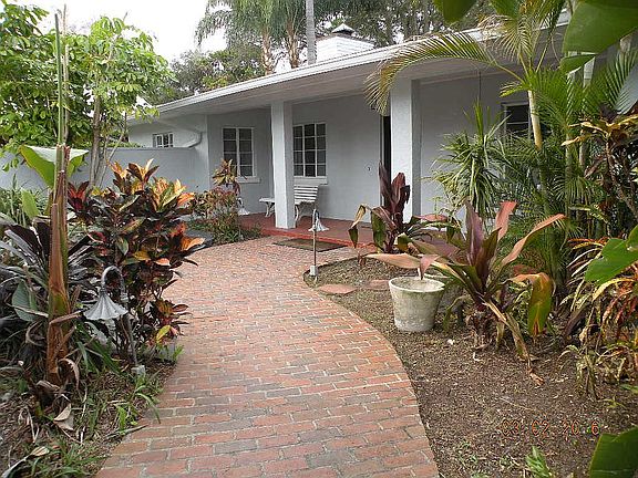 3rd image of 1519 N Lake Shore Dr