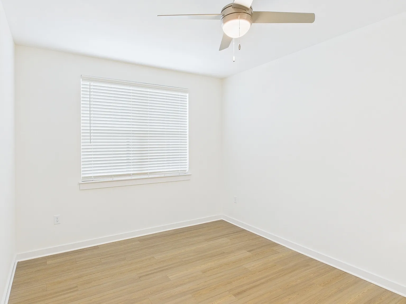 3 bed, 1267 sqft, $2,249 — Photo 3