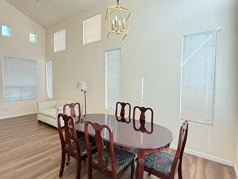 3324 E Island Ct — Photo 3