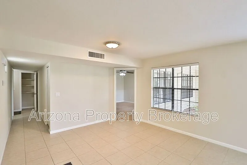 2 bed, 2.0 bath, 999 sqft, $1,695 — Photo 3